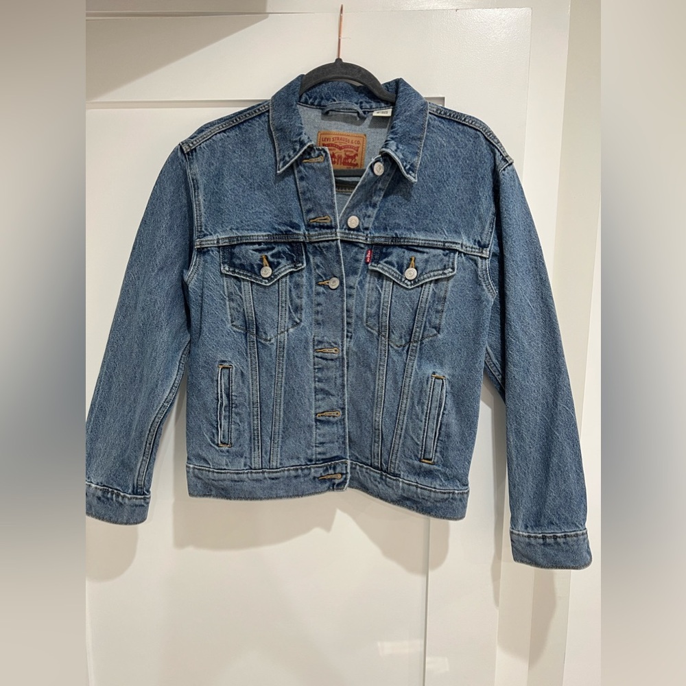 LEVI’sS DENIM JACKET